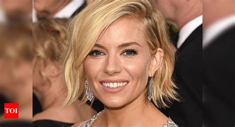 sienna miller leaked photos|Sienna Miller Devastated as Her Nude Photos Are。